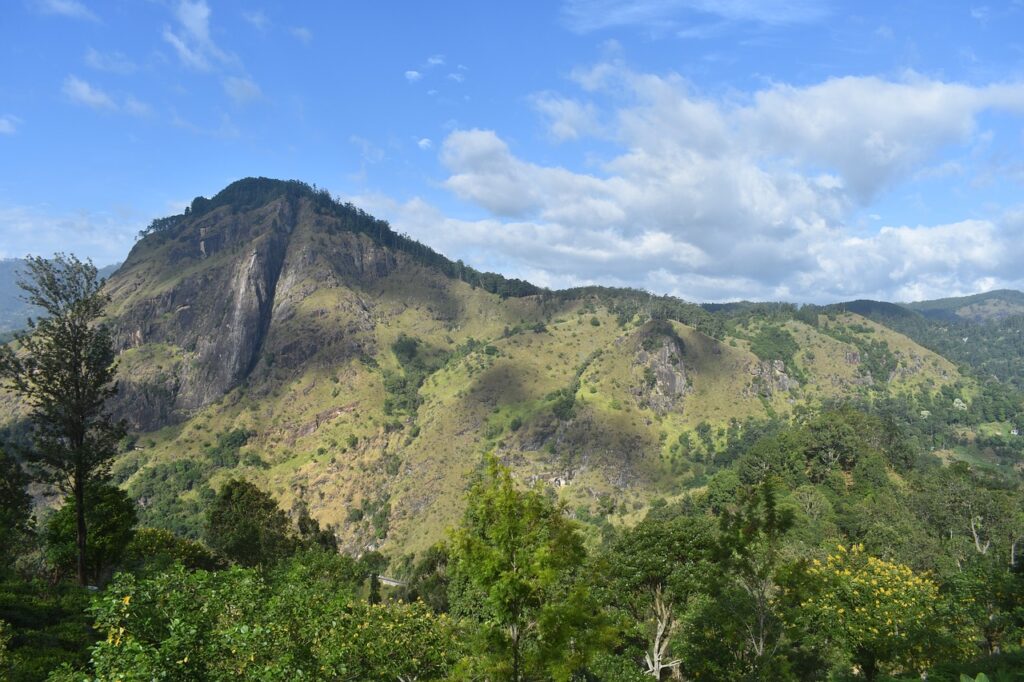 hiking ella rock